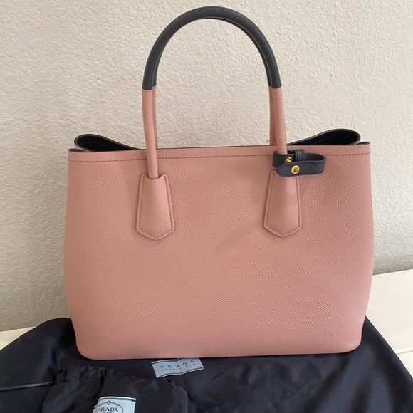 Prada excellent condition - Picture 4 of 15